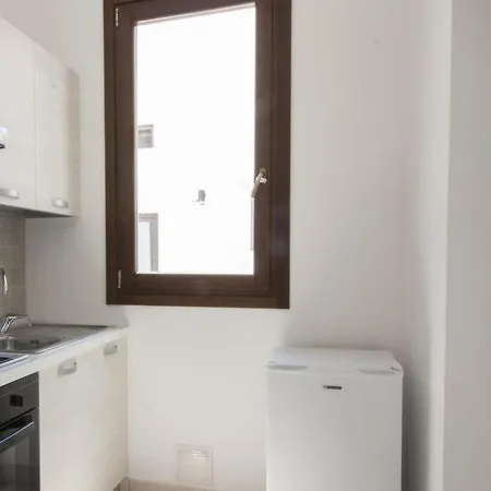 Sleeps 10 Pool Air Con Wifi Racale